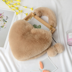 Venta caliente versión coreana felpa amor corazón bolso moda <span class=keywords><strong>Imitación</strong></span> Piel <span class=keywords><strong>de</strong></span> conejo Lindo bolso <span class=keywords><strong>de</strong></span> felpa <span class=keywords><strong>para</strong></span> damas - Product Image 2