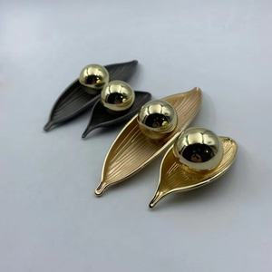 Kenop Dapur Gaya Mewah Modern Bentuk Bulat Stereo Lubang Tunggal Tembaga Abu-abu Perak Emas Kenop Furnitur - Product Image 3