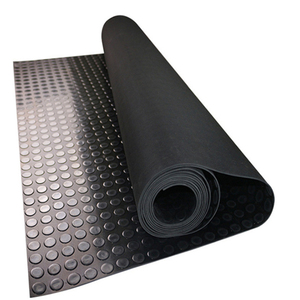 Rouleau de tapis en <span class=keywords><strong>caoutchouc</strong></span> rond antidérapant, imperméable, facile à découper et flexible pour garages, couloirs et tapis de barbecue (vente en gros) - Product Image 1