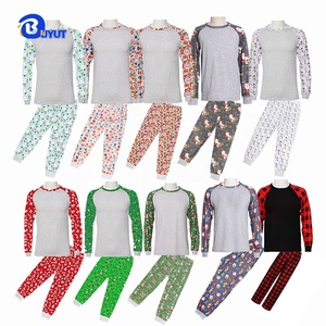 Pijamas de Natal Personalizados para Família, Camisetas e Calças para Casais, Design de Cores Coordenadas, Roupas de Dormir Macias e Respiráveis - Product Image 1