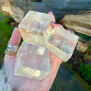 แคลไซต์สีรุ้งธรรมชาติแบบขัดเงา คริสตัลบำบัดสำหรับการทำสมาธิทางจิตวิญญาณ ของตกแต่งบ้าน ของสะสม ของขวัญ ขายส่ง - Product Image 4