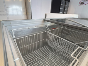 Congelatore Commerciale per Gelati con Coperchio Scorrevole in Vetro e LED Interno, Piccolo Congelatore a Pozzetto per Esposizione in Negozi <span class=keywords><strong>di</strong></span> Convenienza - Product Image 6