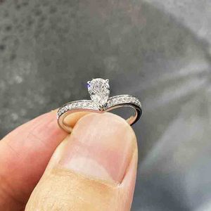 Anello Classico a Goccia con Zirconi Geometrici per Donne, Gioiello Scintillante da Matrimonio - Product Image 3