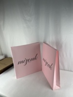 Envois personnalisés en papier kraft robuste, recyclable et réutilisable pour vêtements et cadeaux, avec logo imprimé sur mesure pour l'expédition de vêtements et d'accessoires