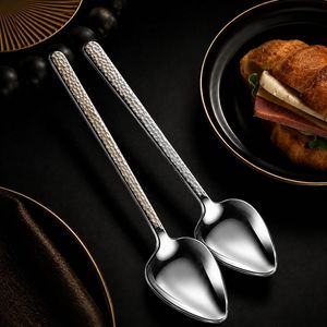 Cuillère martelée en acier inoxydable 304 coréen, cuillères à dîner à long manche en forme de cœur de pêche mignonnes, cuillères de service pour restaurant - Product Image 2