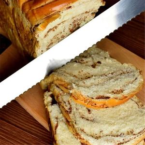 Couteau à gâteau et grattoir à lame dentelée en acier inoxydable avec manche en bois de 10 pouces pour pain, jambon et gâteaux – Vente en gros d'ustensiles de cuisine - Product Image 4