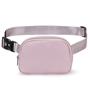 Riñonera Unisex de Moda en Nailon, Riñonera de Viaje Personalizada, Riñonera con Correa Ajustable - Product Image 2