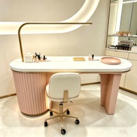 Table de manucure rose avec lampe LED demi-lune, poste de travail pour technicien(ne) d'onglerie, bureau de manucure pour salon de beauté avec accessoires assortis