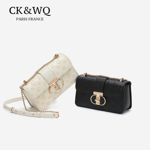 <span class=keywords><strong>Bolso</strong></span> <span class=keywords><strong>Bandolera</strong></span> de PU con Patrón Geométrico para Mujer, Diseño con Monograma Grabado y Cierre <span class=keywords><strong>Dorado</strong></span> - Product Image 1