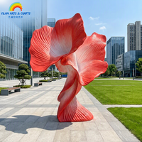 Sculpture florale abstraite de grande taille en fibre de verre, sculpture peinte à la main sur mesure pour les hôtels haut de gamme et les hébergements de luxe