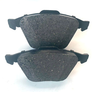 Pastillas de freno delanteras de fórmula cerámica 4B0698151J de alta calidad para Volkswagen <span class=keywords><strong>Audi</strong></span> directamente fuente de fábrica nueva condición Material NAO - Product Image 1