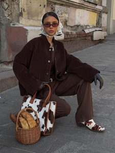<span class=keywords><strong>Veste</strong></span> en velours côtelé personnalisée pour femmes Manteau à col montant de coupe décontractée en brun <span class=keywords><strong>camel</strong></span> Style utilitaire simple boutonnage OEM Usine directe en Chine - Product Image 4