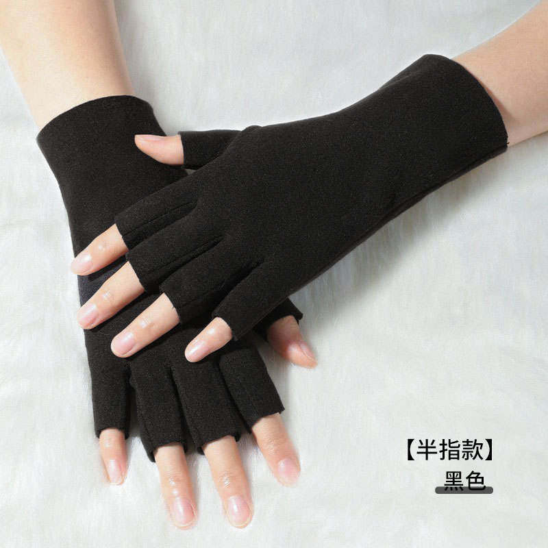 Black half-finger style