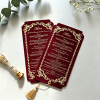 Carte de menu de mariage en velours bordeaux, cadre vintage doré personnalisé, découpe à la forme avec pompon, papeterie de table de banquet de mariage de luxe