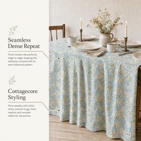 Nappe bleu clair à imprimé botanique blanc et motif croquis vert, linge de table pour salle à manger de style cottage ou ferme