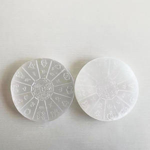 Disque <span class=keywords><strong>de</strong></span> sé<span class=keywords><strong>l</strong></span>énite blanc sculpté à la main, roue du zodiaque, <span class=keywords><strong>horoscope</strong></span>, cristal <span class=keywords><strong>de</strong></span> purification, grille <span class=keywords><strong>de</strong></span> guérison, pierres <span class=keywords><strong>de</strong></span> cristal, image <span class=keywords><strong>de</strong></span> cristal - Product Image 6