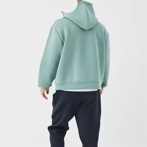 קפוצ'ון גברים חלק דגם D57, מבד טריקו צרפתי רך במיוחד 400 גרם למטר רבוע, עם בטנת משי, גזרה מרובעת, כתפיים נמוכות, ספנדקס, כותנה ואלסטן, מתוצרת יצרן בהתאמה אישית. - Product Image 3