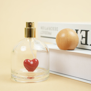 Nouveau design – Flacon de parfum en verre artisanal de 100 ml avec pulvérisateur à pompe, cœur rouge, personnalisation possible à l'intérieur, MOQ 500 pièces - Product Image 6