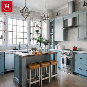 HAPPY HOUSES Ensemble d'armoires de <span class=keywords><strong>cuisine</strong></span> en bois massif de style farmhouse américain avec îlot, armoire <span class=keywords><strong>bleu</strong></span> clair personnalisée pour villa - Product Image 1