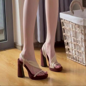 Sandalias de tacón alto con una sola tira, estilo retro francés, sexys y de punta abierta para mujer, versátiles, con tacón de bloque, tendencia de verano 2026 - Product Image 1