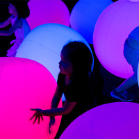 Ballon gonflable personnalisé coloré de divertissement d'événements de boule gonflable de publicité décorative d'étape avec la lumière