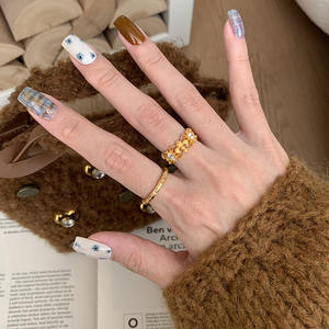 Anelli di Lusso alla Moda con Fiori in Cristallo e Strass, Placcati in Oro con Zirconia Cubica, Anello Iris per Donne e Ragazze, Ideale per Fidanzamento - Product Image 2