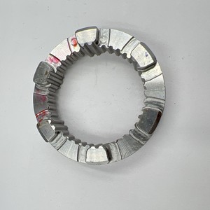 เฟืองคลัทช์ไดรฟ์สแตนเลสสตีลที่มีความแม่นยำในการปลอมแปลงด้วยเครื่องจักร CNC และการรักษาความร้อนสำหรับเครื่องจักรกลการเกษตรและรถแทรกเตอร์ - Product Image 3