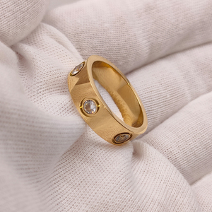 Bague Classique en Acier Inoxydable Plaqué Or 18K avec Zircon pour Votre Amour – Bague Éternelle - Product Image 6