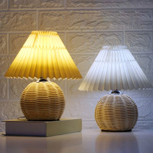 โคมไฟตั้งโต๊ะ LED แบบจับจีบทันสมัยสไตล์เกาหลีสำหรับตกแต่งห้องนอนโคมไฟตั้งโต๊ะมีความยืดหยุ่นสำหรับใช้ในหอพักสำหรับเด็กผู้หญิงใช้ตอนกลางคืน - Product Image 2