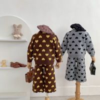 Vente flash - Ensemble de vêtements pour bébé de style coréen d'automne, pull en coton pur doux tricoté avec un motif jacquard en forme de cœur, manches longues, ensemble deux pièces