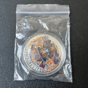 Moneta Commemorativa Vigili del Fuoco: Sfida Attraverso Fuoco e Acqua - Medaglia da Collezione per Eroi dei Pompieri, Regalo - Product Image 3