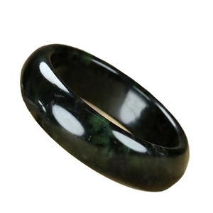 Venta al por mayor de pulsera de jaspe verde claro verde oscuro de Xiuyan regalo de piedra natural de China - Product Image 1