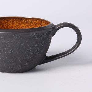 Les soucoupes de tasses à café en céramique de grande valeur de l'usine Hualian OEM ODM bicolore émaillé délicat petit Gamerad noir pour les joueurs - Product Image 5