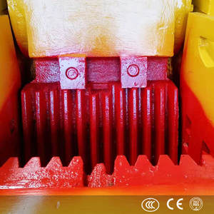 Concasseur à mâchoires pour petites pierres, marbre et coquilles d'huîtres avec chargeur pour machines minières - Product Image 1