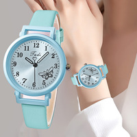 Nouvelle montre à Quartz de mode pour femmes élégant motif papillon mignon cadran Sunburst boîtier en alliage cadran en verre pour les étudiants en Stock