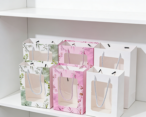 Bolsas de Regalo de Papel con Ventana Floral y Asa - Fábrica de Empaques de Lujo con Certificación FSC de Vietnam - Product Image 5
