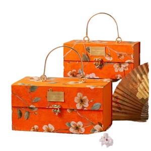 Vela de Regalo para Dama de Honor o Cumpleaños, Portátil, con Diseño Floral Chapado en Oro, Rígida, de Alta Gama, Ecológica, con Impresión UV - Product Image 1