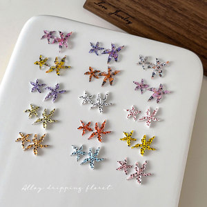 Nouveaux 50 pièces de breloques pour ongles sculptées souples, motifs léopard, pois, fleurs, étoiles 3D, accessoires DIY à presser pour manucure, vente en gros pour salons - Product Image 3