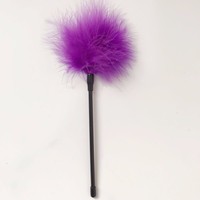 Fouet court noir sexy à plumes pour chatouilles, bâton de stimulation sensorielle pour préliminaires, palette de flirt corporel pour couples