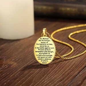 Collar de San Miguel Chapado en Oro de 18K al por Mayor con Borde de Esmalte Negro, Colgante Religioso de Protección del Arcángel de Doble Cara para Hombres - Product Image 4
