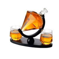 Juego de regalo de decantador de botella de whisky de cristal de licor de diamante con 4 tazas de alcohol y soporte de madera para ocasiones de negocios actualmente en tendencia