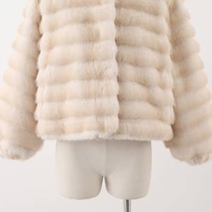 Nuovo Cappotto Corto Invernale da Donna 2026 in Finta Pelliccia con Collo Alto e Chiusura a Bottoni, Caldo e Confortevole - Product Image 6