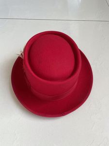 Sombrero de Copa Clásico Unisex R183, 100% Lana, con Logotipo Personalizado, Ala Corta, de Fieltro, Informal, para Fiesta, Rojo - Product Image 4