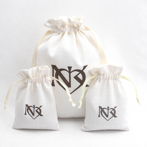 Petits sacs en coton et lin blancs crémeux avec cordon de serrage, sacs cadeaux en lin français pour bijoux - Product Image 1