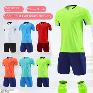 Groothandel bedrukte voetbaltenues met korte mouwen, sneldrogend, voor volwassenen, club trainingssets, aangepaste teamnummers, 100% polyester - Product Image 5