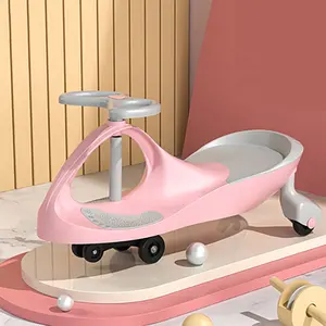 I bambini di plastica cavalcano sulla macchina giocattolo per bambini ruota ordinaria che torce auto senza musica giocattolo a dondolo per bambini