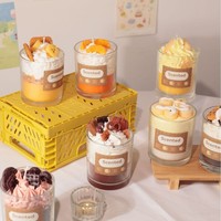 Velas Aromáticas Personalizadas en Forma de Taza de Postre con Coberturas de Galletas de Frutas, Aromas y Estilos Variados, Vela de Regalo de Marca Privada para Venta al por Mayor