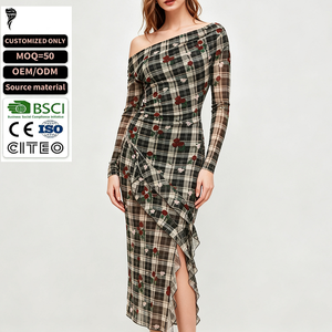Robe de soirée midi moulante personnalisée pour femme, à épaules dénudées, manches longues, en maille, imprimé à carreaux roses, avec volants et fente - Product Image 1