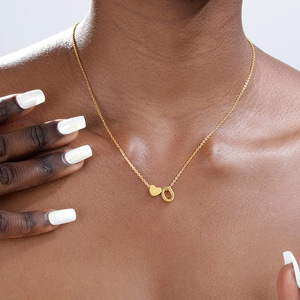 Collar de Moda con Colgante Impermeable Personalizado con Inicial de Letra y Nombre en Forma de Corazón de Durazno para Mujeres y Niñas, Joyería con Alfabeto - Product Image 3