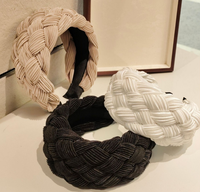 Handgefertigtes Haarband aus Eisseide mit breitem Rand und hohem Schädelvolumen im Retro-Stil – luxuriöser Haarreif für Hochzeiten & Ostern